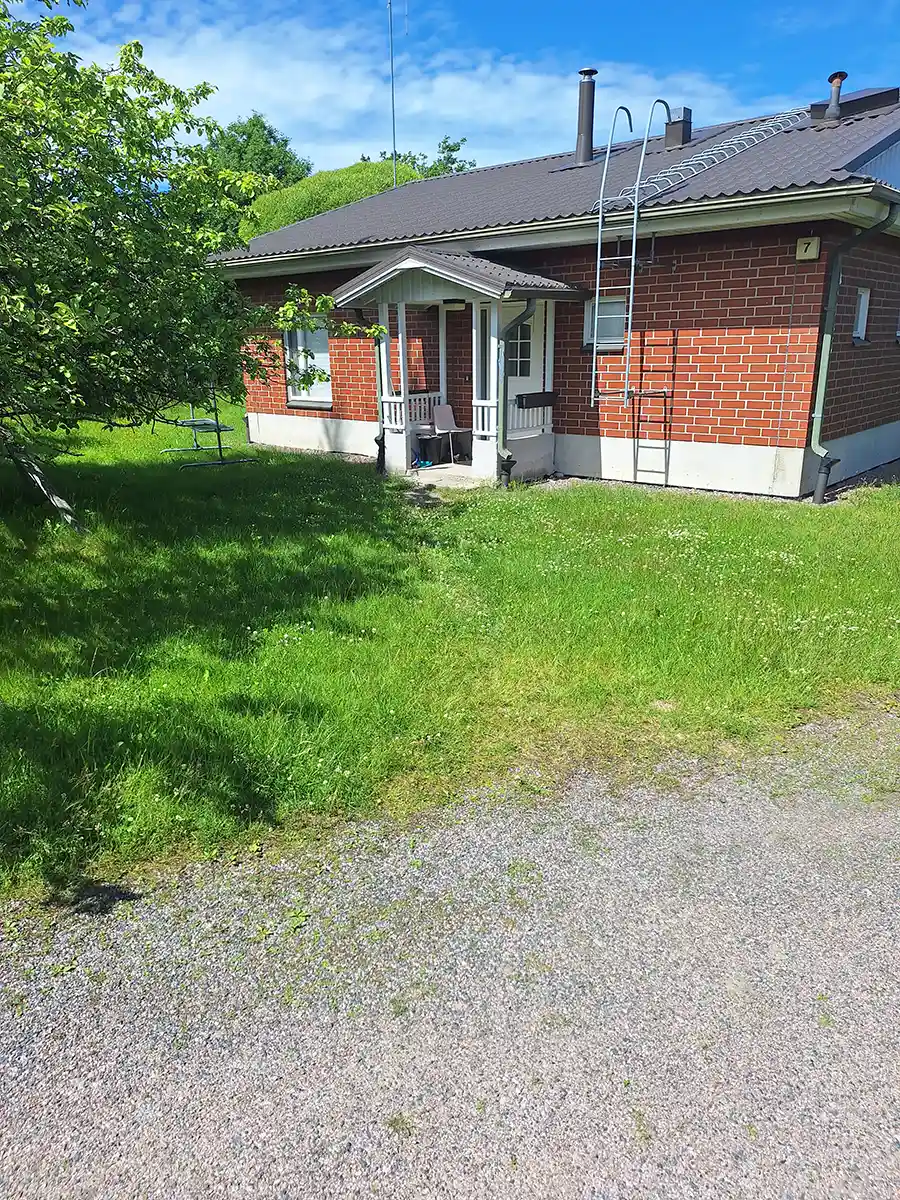Pihatie ennen laatoitusta
